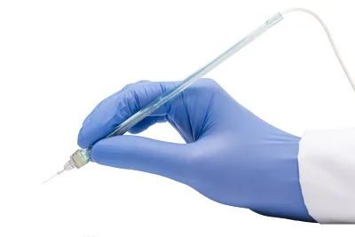 Aplikator znieczulenia komputerowego The Wand trzymany jak długopis